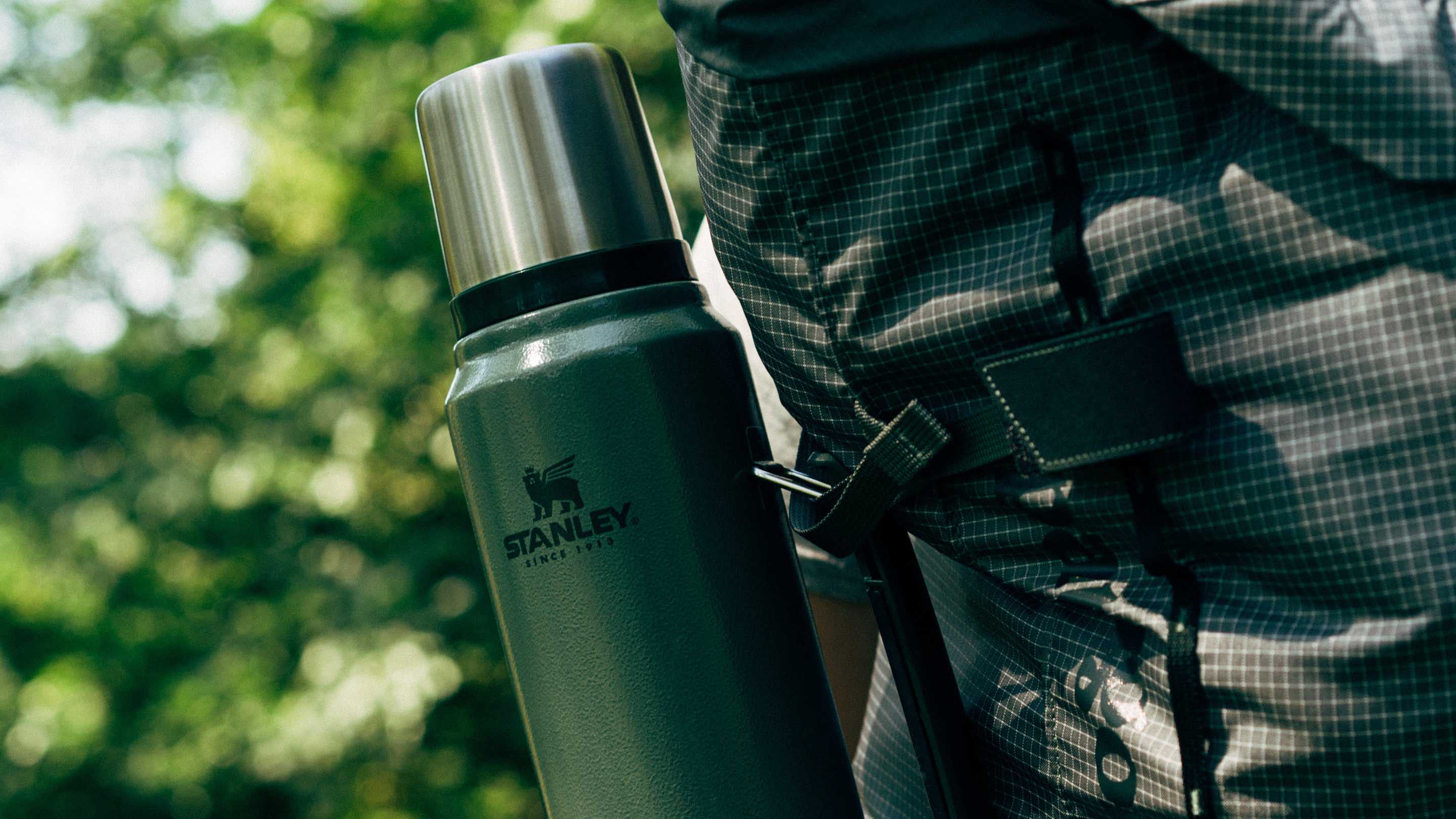 Stanley The Legendary Classic Bottle 2.3L Hammertone Green Stanley The Legendary Classic Bottle 2.3L Hammertone Green