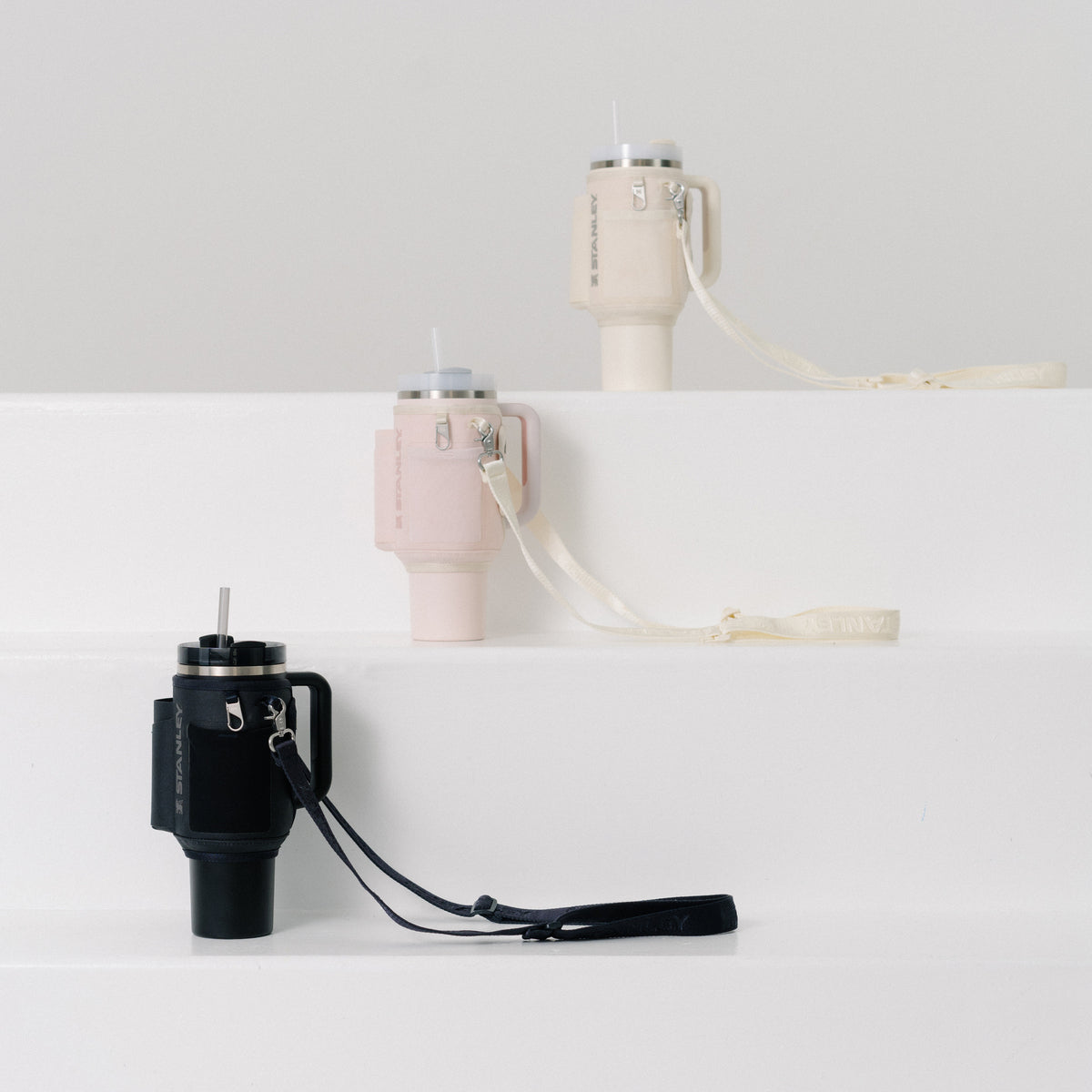 Stanley 1913 All Day Quencher Carry-All 1.18L in Rose Quartz | View 4