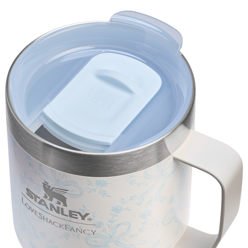 Stanley 1913 Stanley 1913 x LoveShackFancy Camp Mug Set 0.35L in Coquette Bow - Winter Ice | Lid Detailed View