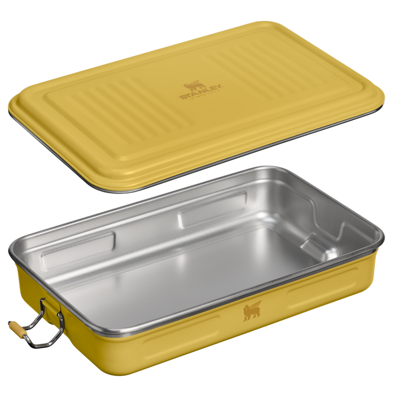 Stanley 1913 Legendary Classic Useful Box 1.18L in Dijon | Cross Section View