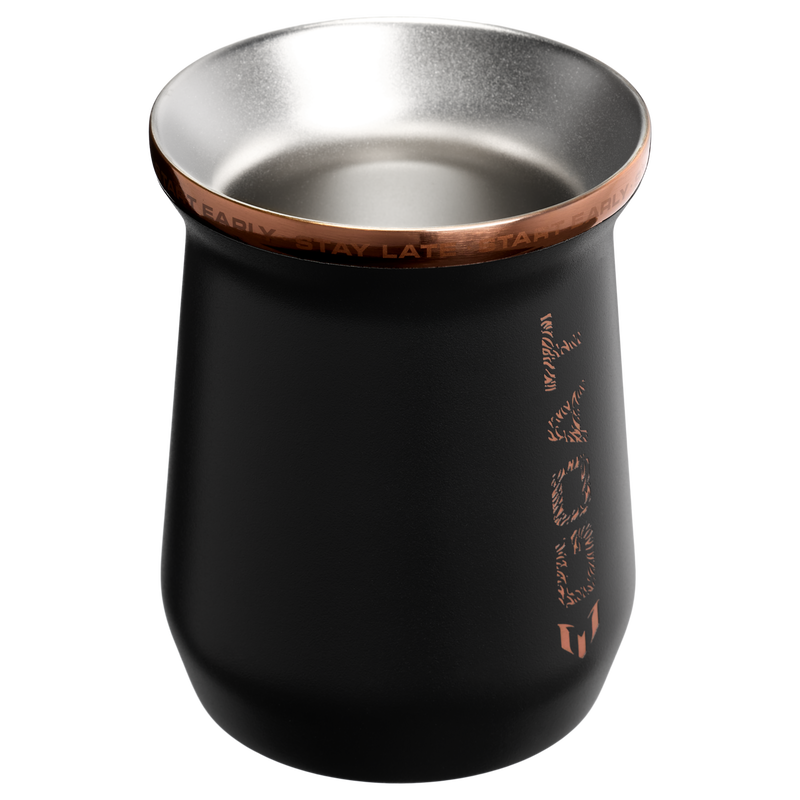 Stanley 1913 Messi x Stanley 1913 Classic Mate Mug 0.23L in Messi GOAT Black | indietro Visualizza