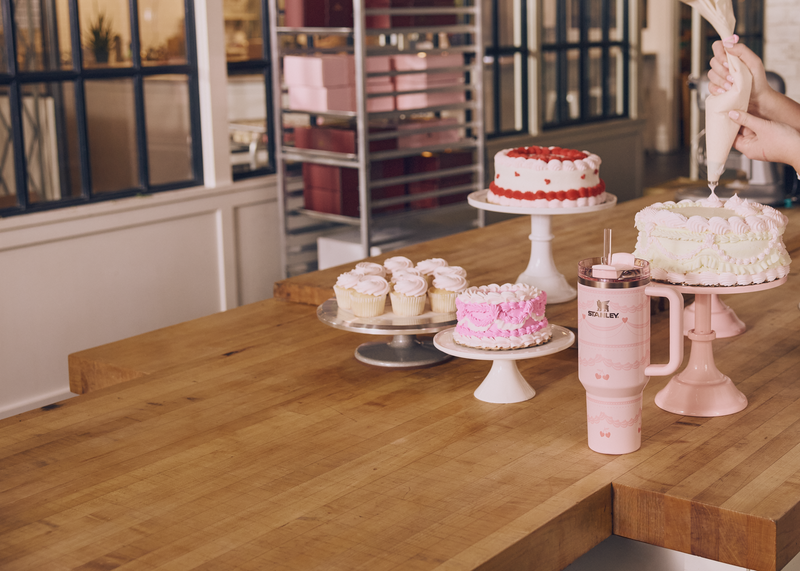 Stanley 1913 Quencher® H2.0 FlowState™ Tumbler 1.18L in Pink Velvet Cake