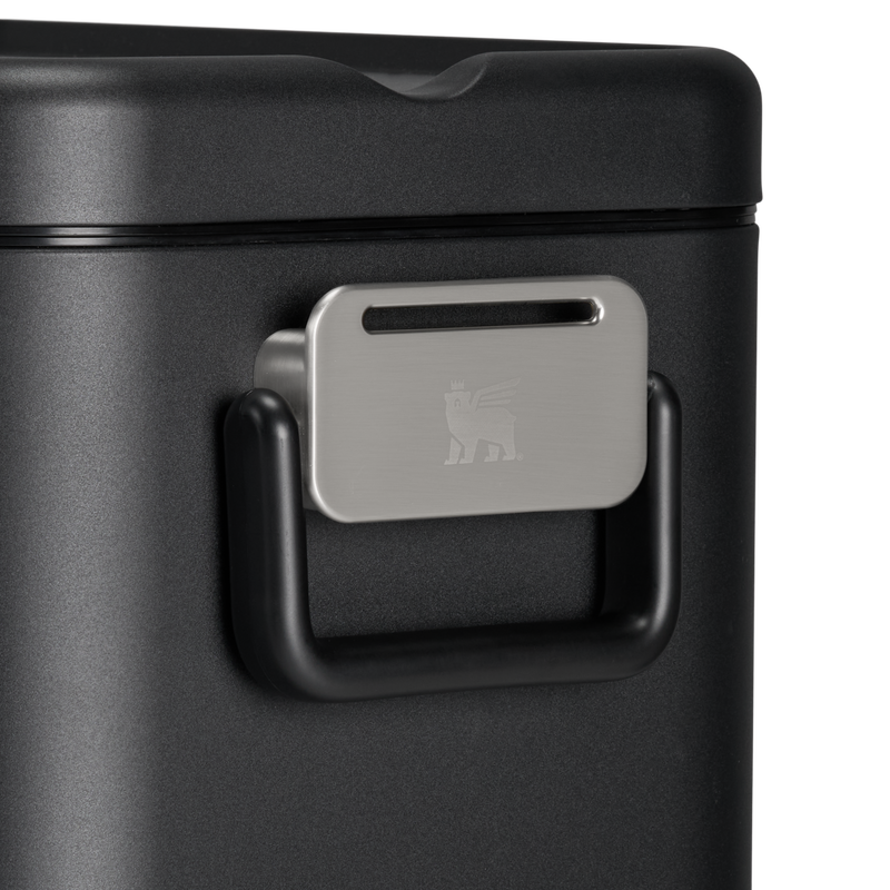 Stanley 1913 Lifted Spirits™ Steel Cooler 24.6L in Black | Dettagliato Visualizza