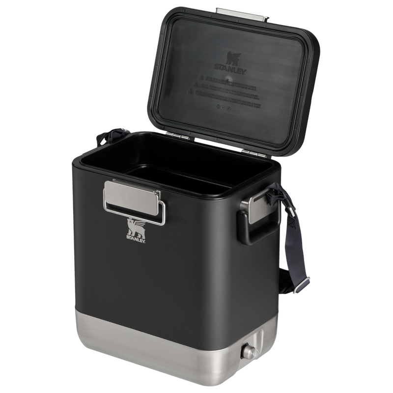 Stanley 1913 Lifted Spirits™ Steel Cooler 24.6L in Black | Apri Visualizza