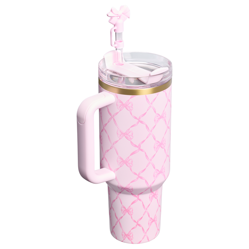 Stanley 1913 Stanley 1913 x LoveShackFancy Quencher® H2.0 FlowState™ Tumbler 1.18L in Baby Bow - Peppermint Pink | Zurück Anzeigen