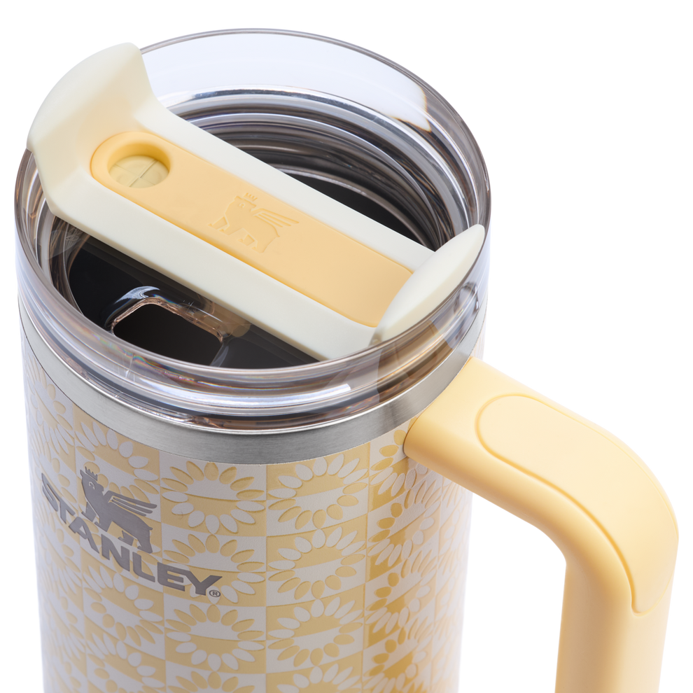 Stanley 1913 Quencher® H2.0 FlowState™ Tumbler 0.89L in Butter Sunflower