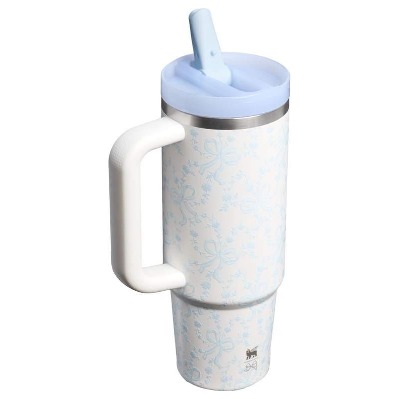 Stanley 1913 Stanley 1913 x LoveShackFancy Quencher® ProTour Tumbler 0.89L in Coquette Bow - Winter Ice | indietro Visualizza