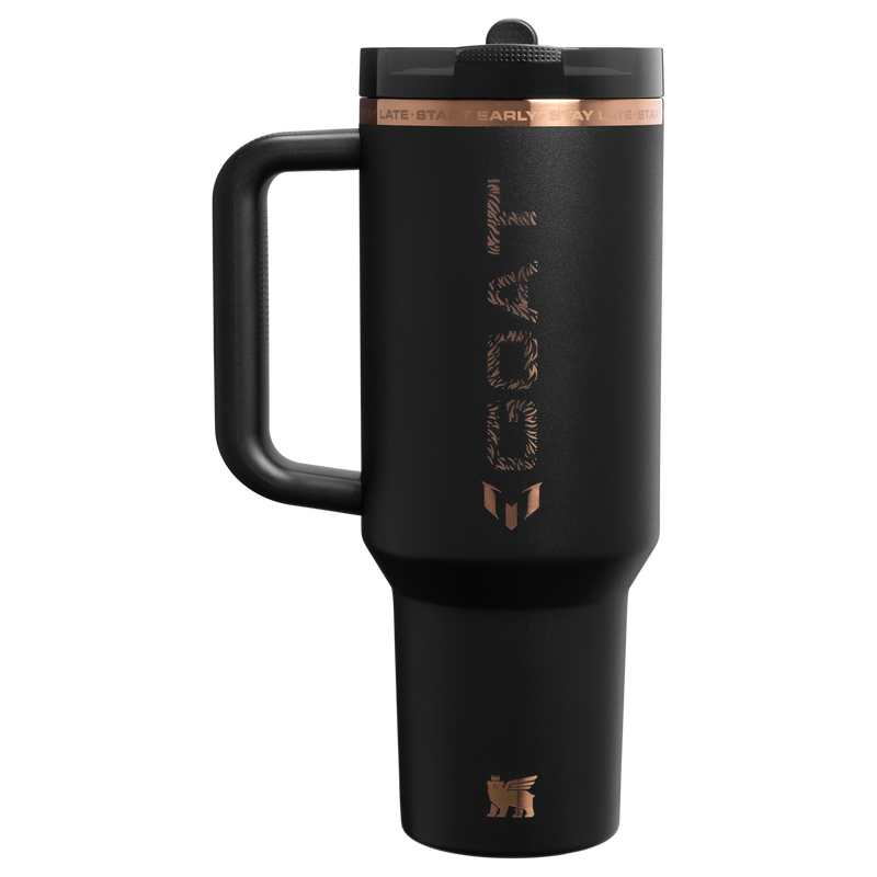 Stanley 1913 Messi x Stanley 1913 Quencher® ProTour Flip Straw Tumbler 1.18L in Messi GOAT Black | indietro Visualizza