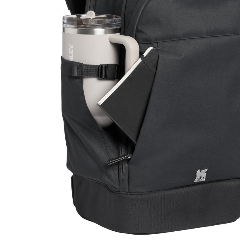 Stanley 1913 Standby Backpack 28.6L in Black | Frontale indietro Tasca Dettagliato Visualizza
